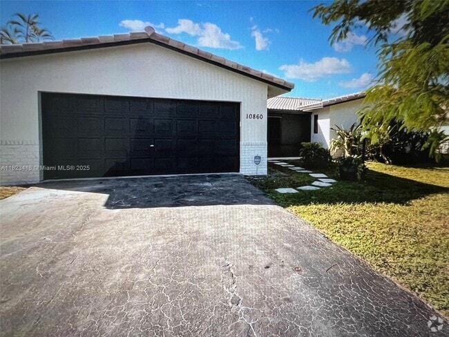 Building Photo - 10860 NW 40th St Rental
