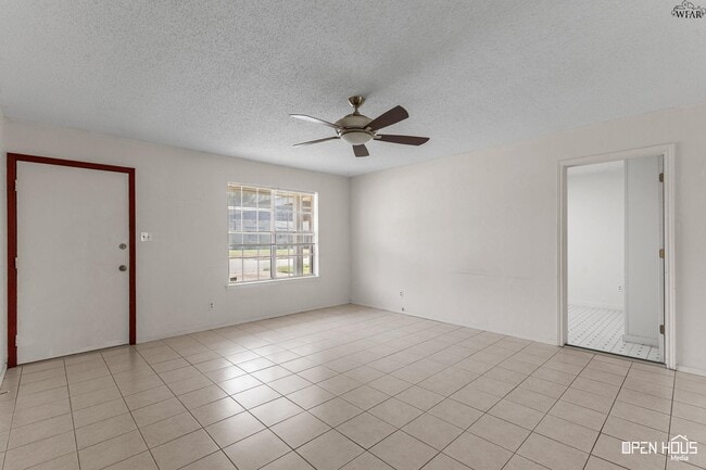 Photo - 212 Dirks Dr