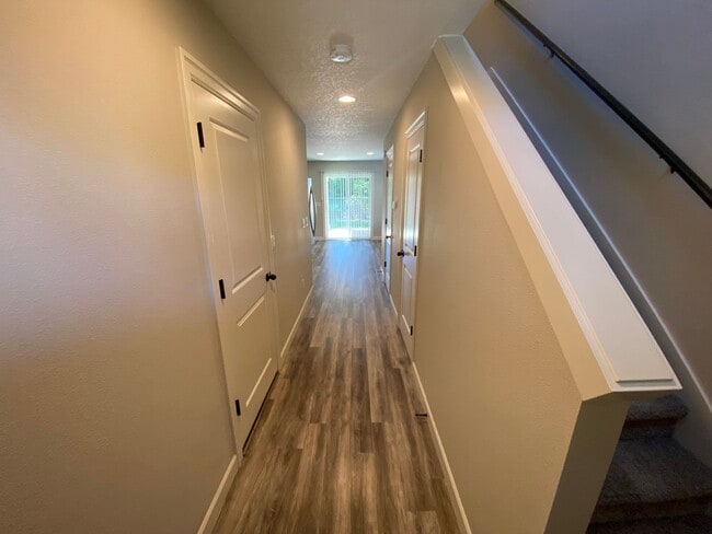 590 April Ct