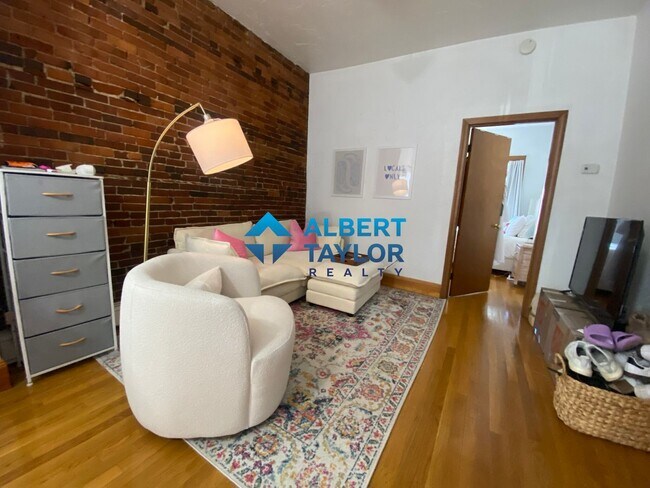 Photo - 677 E 7th St