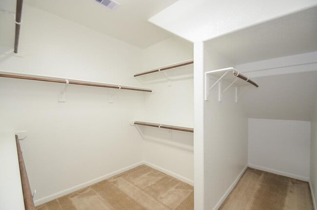 Building Photo - 16922 Sedum Grn