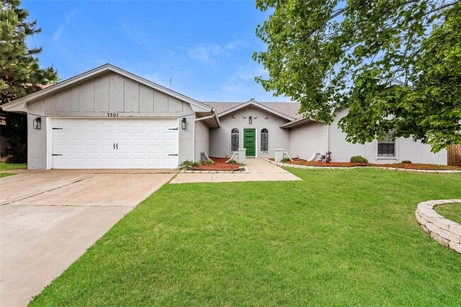 Building Photo - 7301 Skylark Ln
