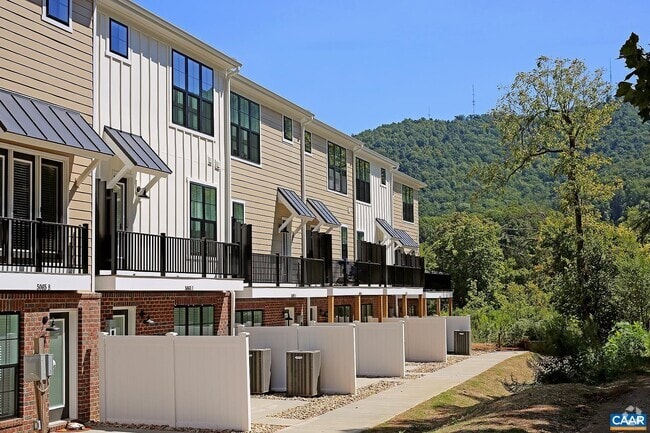 Building Photo - 5065 Mary Jackson Ct Unit B Rental