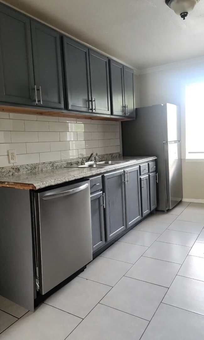 Building Photo - 4918 Airport Blvd Rental