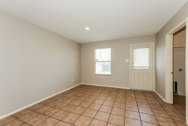 Photo - 1017 Maidenhair Ln