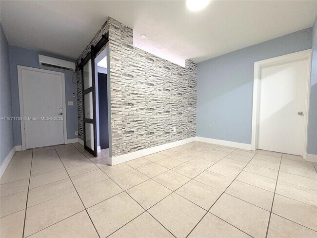 Building Photo - 1815 McKinley St Unit 9 Rental