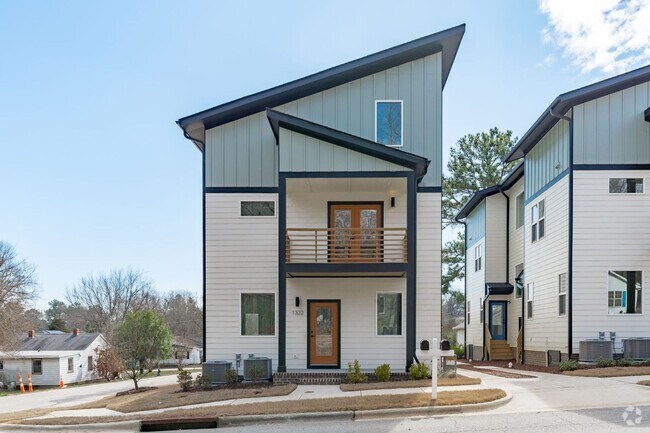 Building Photo - **OFFERING WAIVED APPLICATION FEES & $200 ... Rental