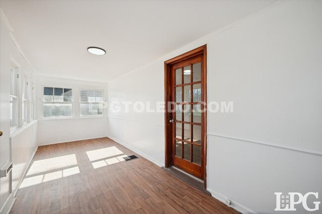 Photo - 5455 Douglas Rd