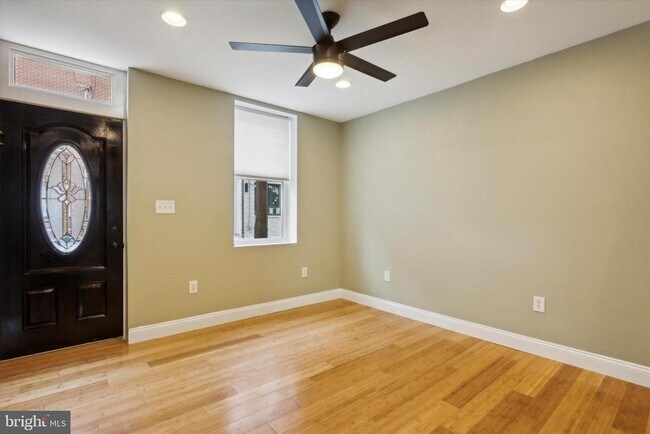 Photo - 2053 Martha St
