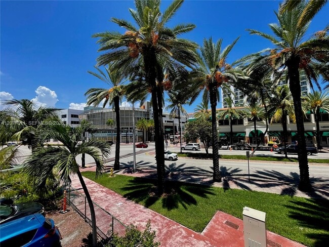 Building Photo - 441 Collins Ave Unit 30