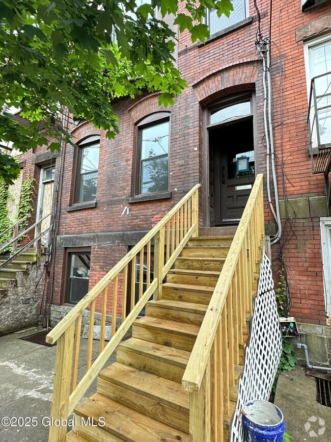 Building Photo - 154 Lark St Unit B Rental