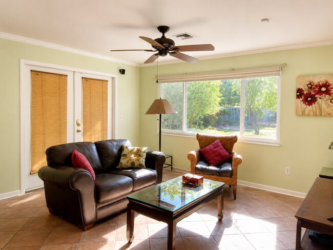 Photo - 1209 N M St