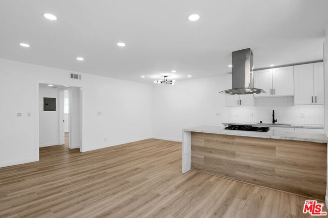 Photo - 1021 N Genesee Ave Unit 8