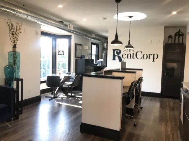 Photo - 226 Samuelson St Unit Office