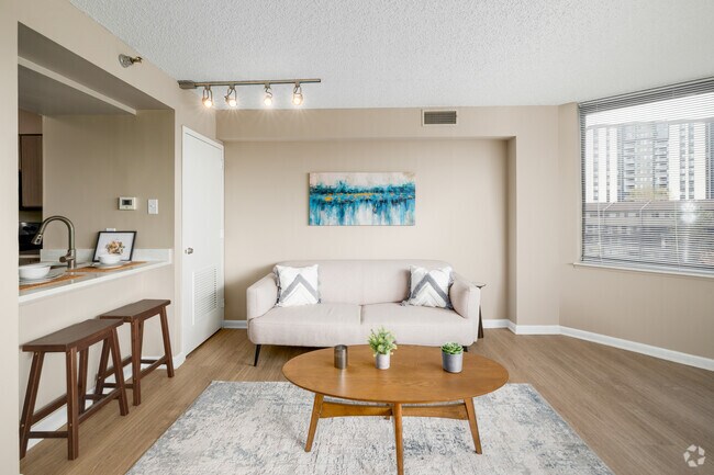 1BR, 1BA - 850SF - Living Room - Parkstone Alexandria