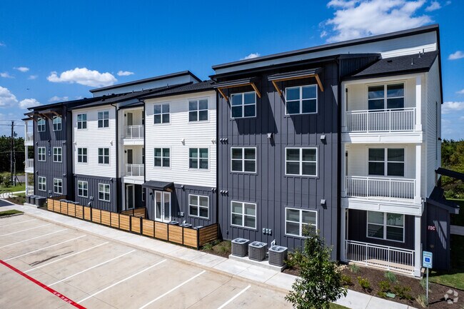 Building Photo - Spectra Parks Rental