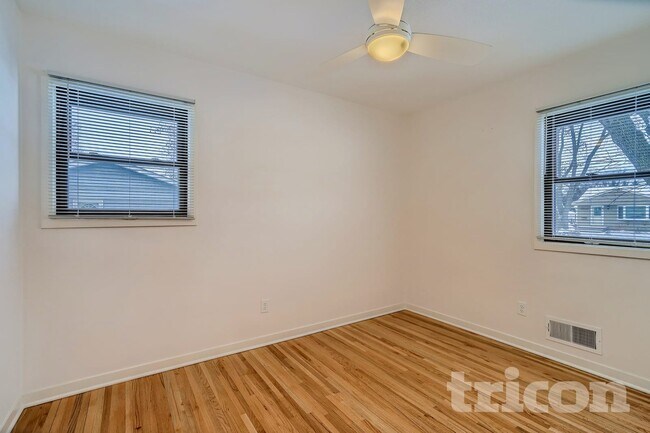 Photo - 3363 69th St E