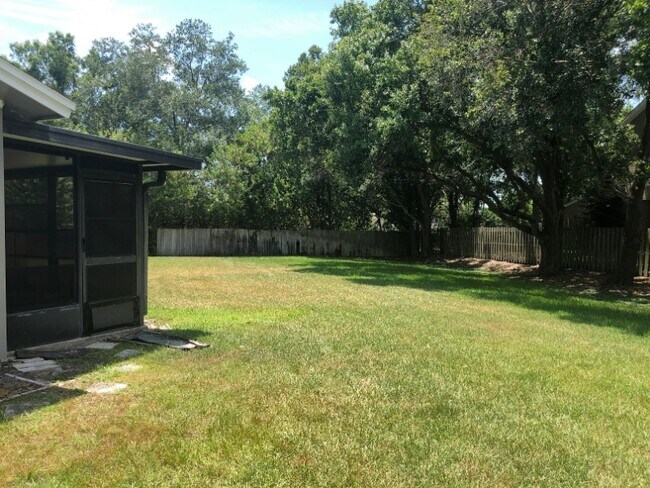 10101 Lake Oak Cir
