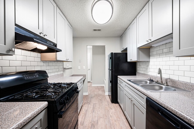 Photo - Valley Brook Crossing Apartments