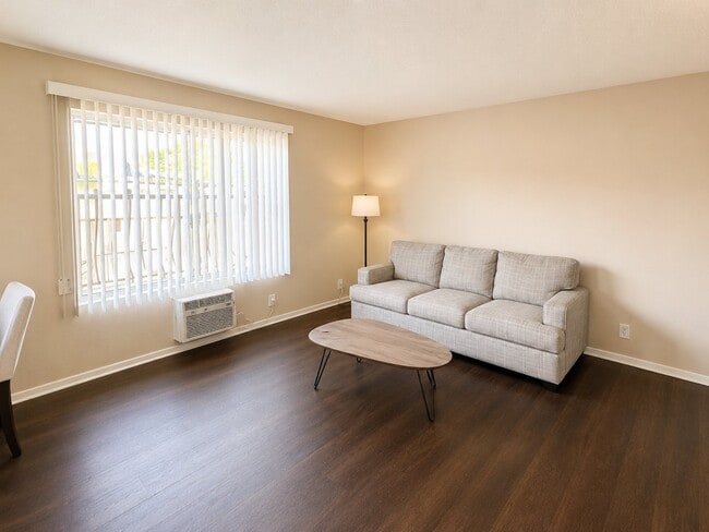 Photo - 721 W 30th St Unidad 12