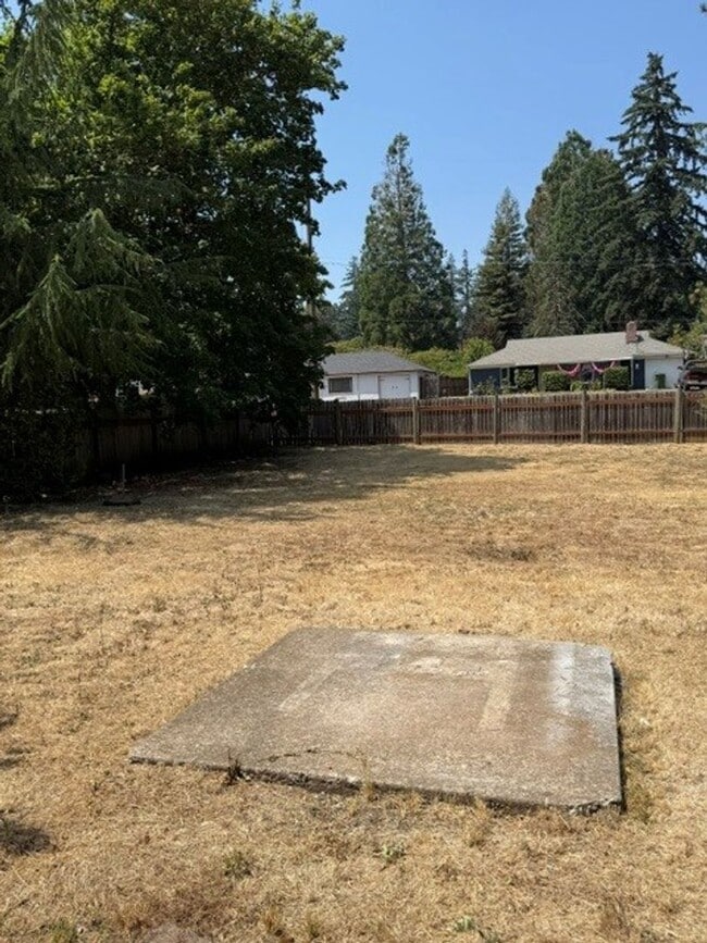Photo - 3 Bedroom West Salem House w/ Large Fenced Backyard