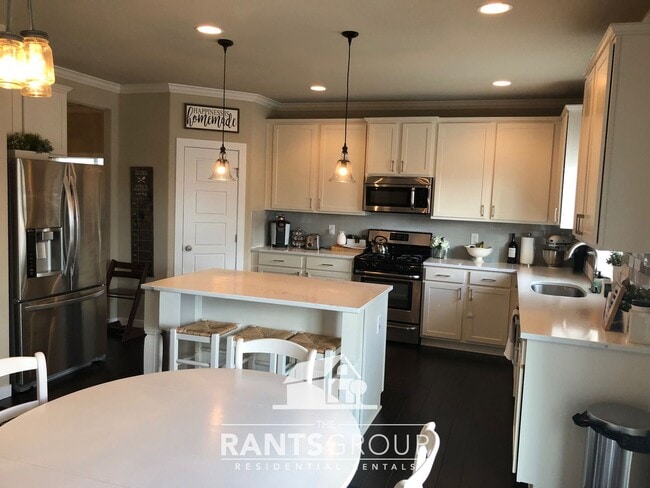 Photo - Beautiful Tumwater Home with Stunning Kitchen & Spacious Layout