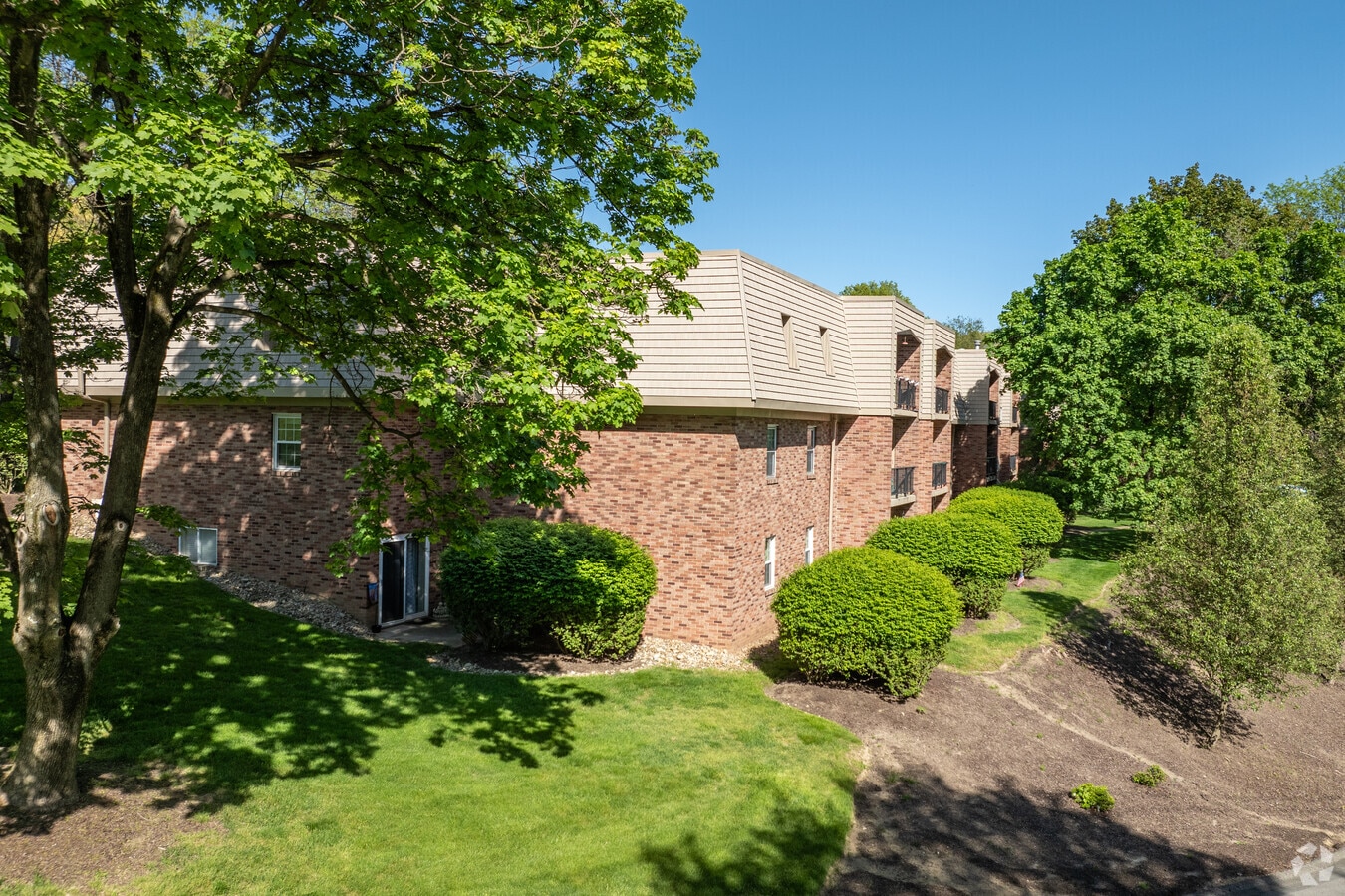 595 Calais Dr - Calais Village Apartments