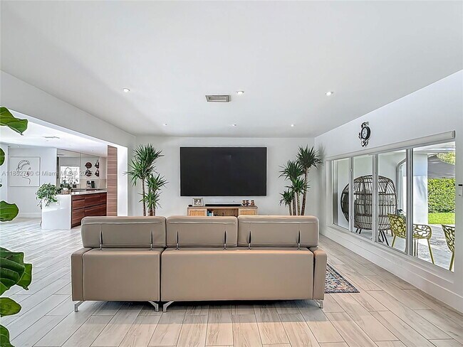 Photo - 1080 NE 104th St