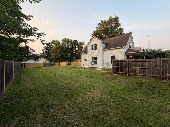 Photo - 2012 1st Ave