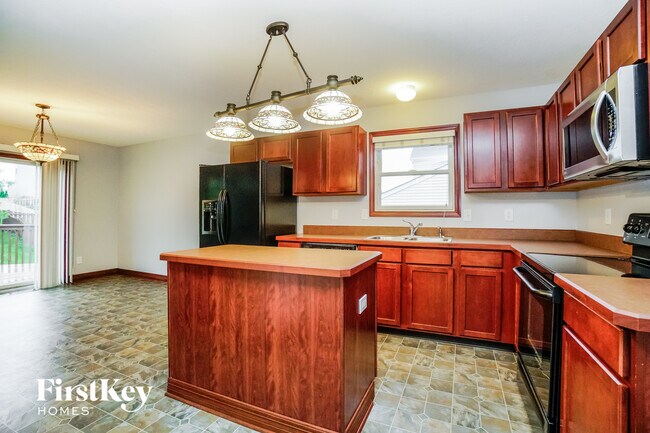 Photo - 936 Poppleton Pl N