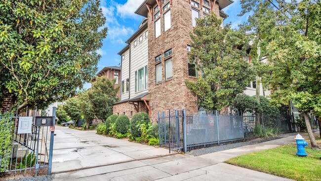 Photo - 1611 Silver St