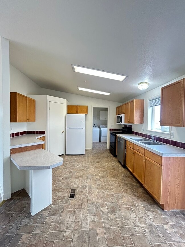 Photo - ** $1,175 MOVE IN SPECIAL First Month **
