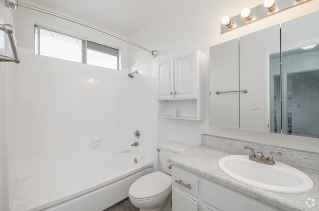 1BR, 1BA - 594SF