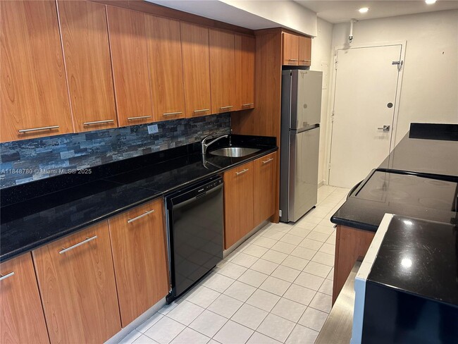 Photo - 6039 Collins Ave Unit 826