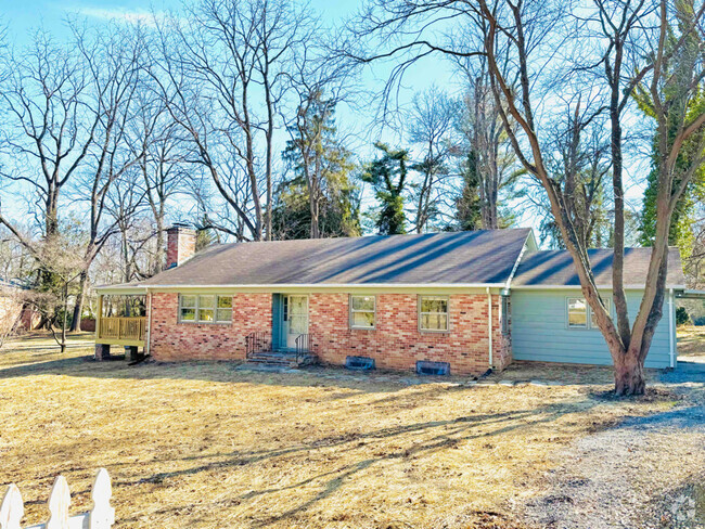 Building Photo - 216 S Buckmarsh St Rental