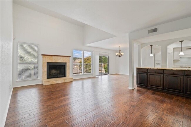 Building Photo - 1821 Westlake Dr Unit 121 Rental