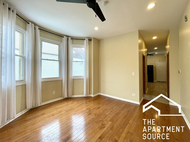 Photo - 2028 N Hamlin Ave Unidad 2