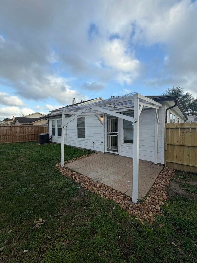 Photo - 13426 Sanderford Ln