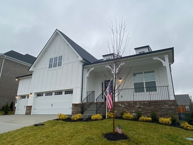 Photo - Amazing 4 Bedroom Home in Lebanon / 3.5 Bathrooms / 3 Car Garage /  Fenced in Backyard with Deck /