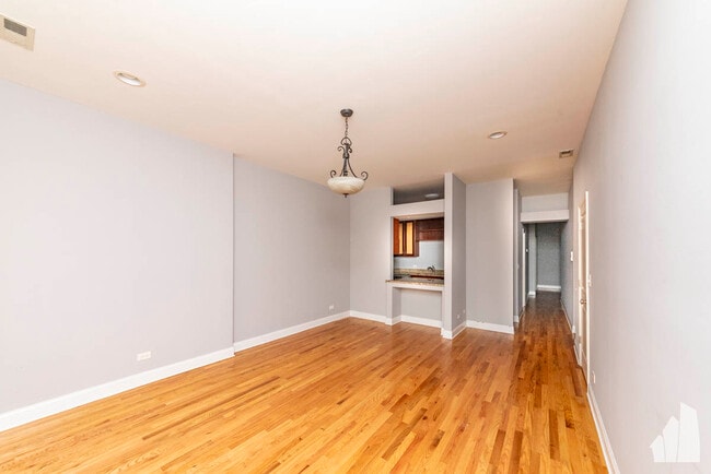 Photo - 1133 W Addison St Unit 1