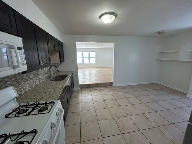 Photo - 1436 Forest Pl