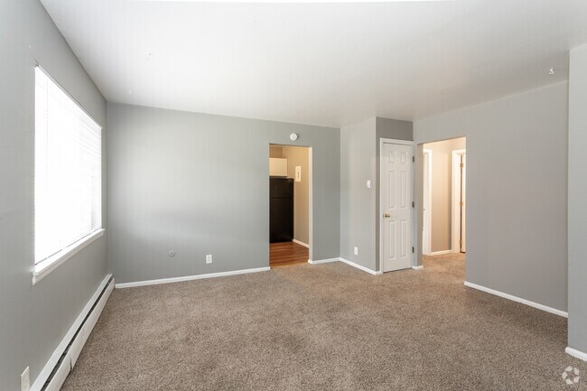 2BR, 1BA - 690SF