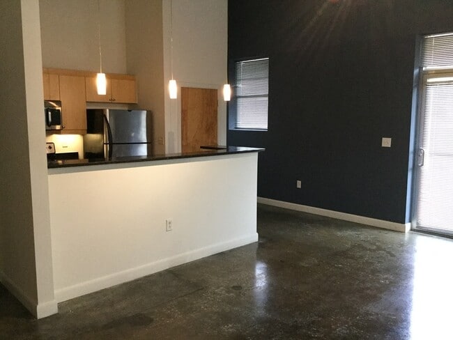 Photo - 1101 W Marshall St Unit Apt 133