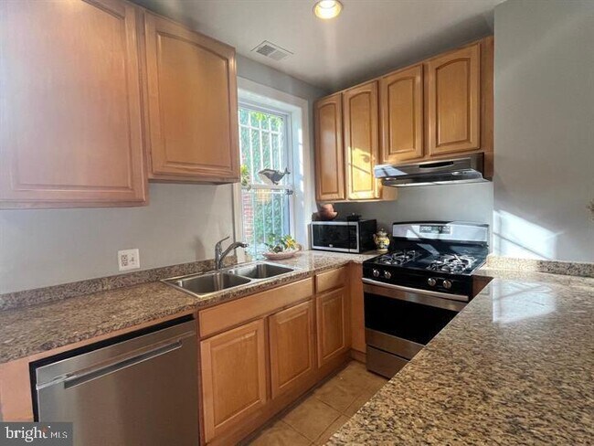 Photo - 1610 4th St NW