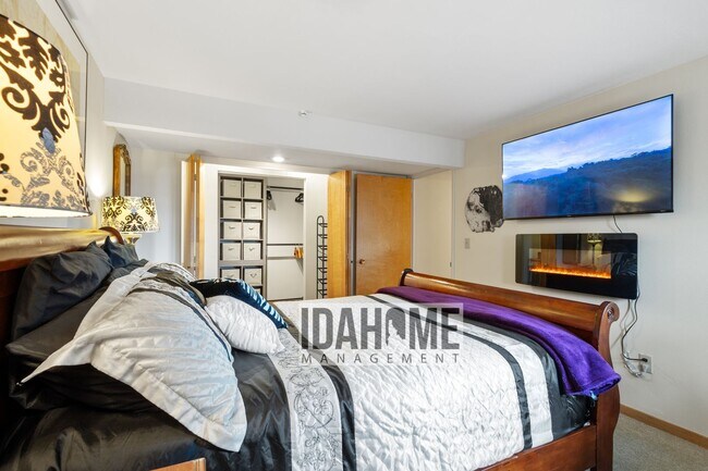 1045 Sagewood Pl Unit Lower