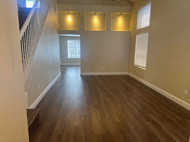 Photo - 961 Celestine Cir