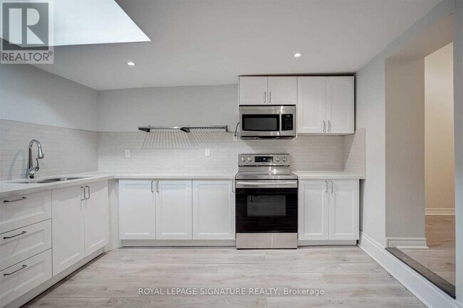 Photo - 604 A Queen St W