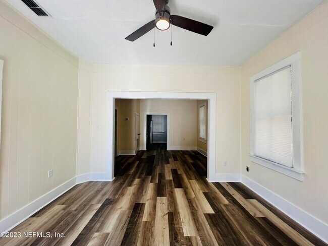 Photo - 505 E 4th St