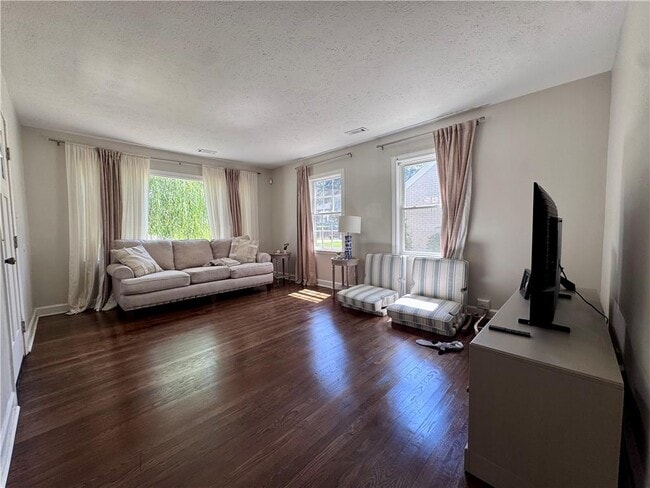 Photo - 2450 Lynn Iris Dr