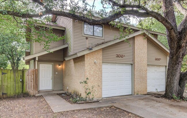Building Photo - 300 Villa Oaks Cir